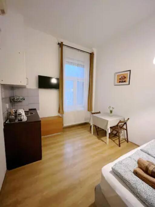 Apartment A3 Parliament Sunflower Cozy